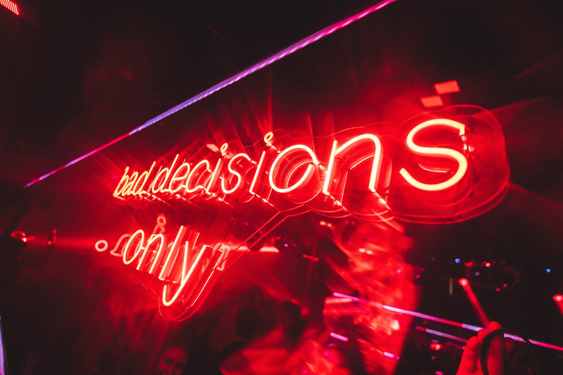 Letreiro de neon na casa